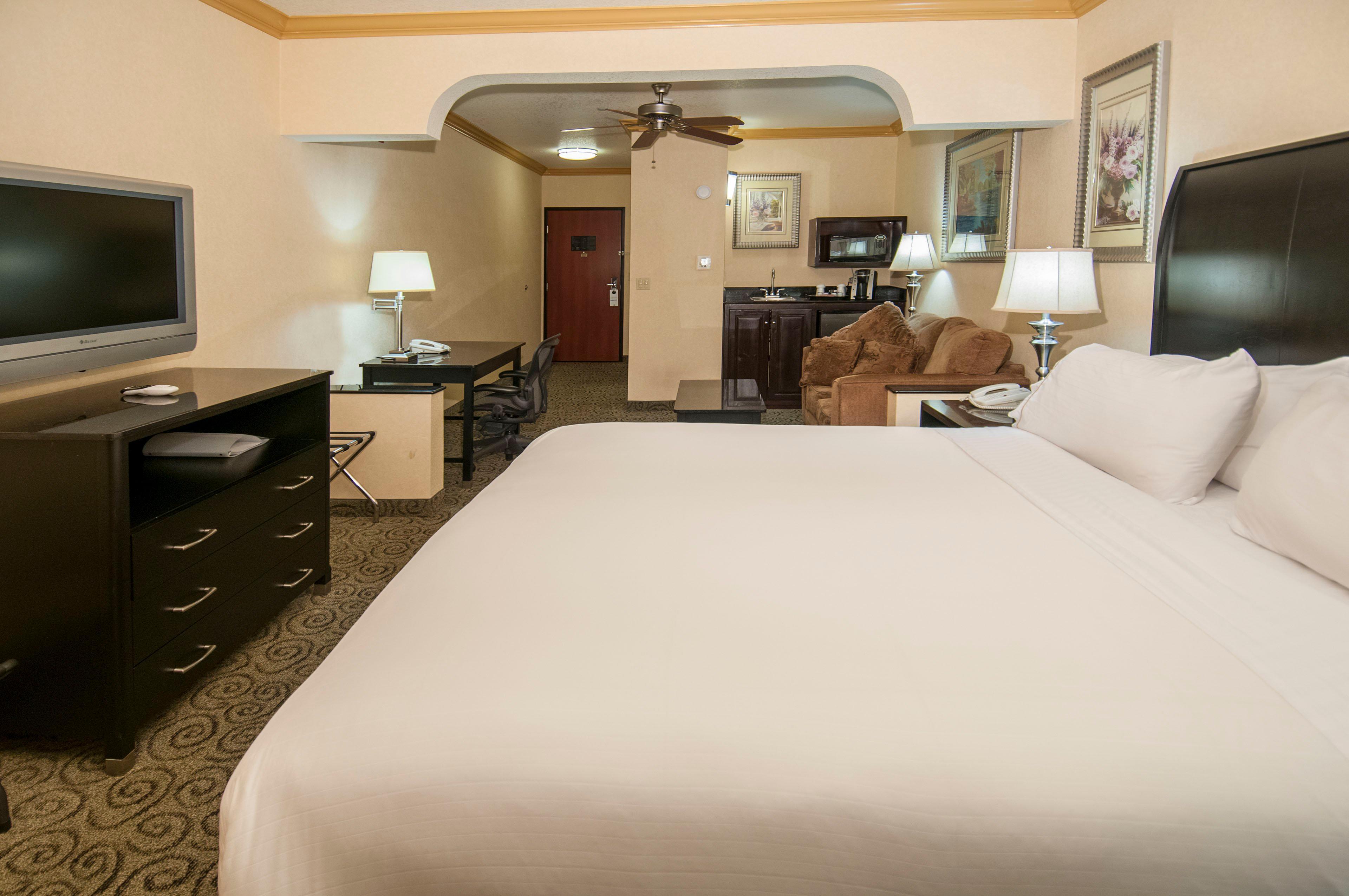 Holiday Inn Express & Suites Bakersfield Central Zewnętrze zdjęcie