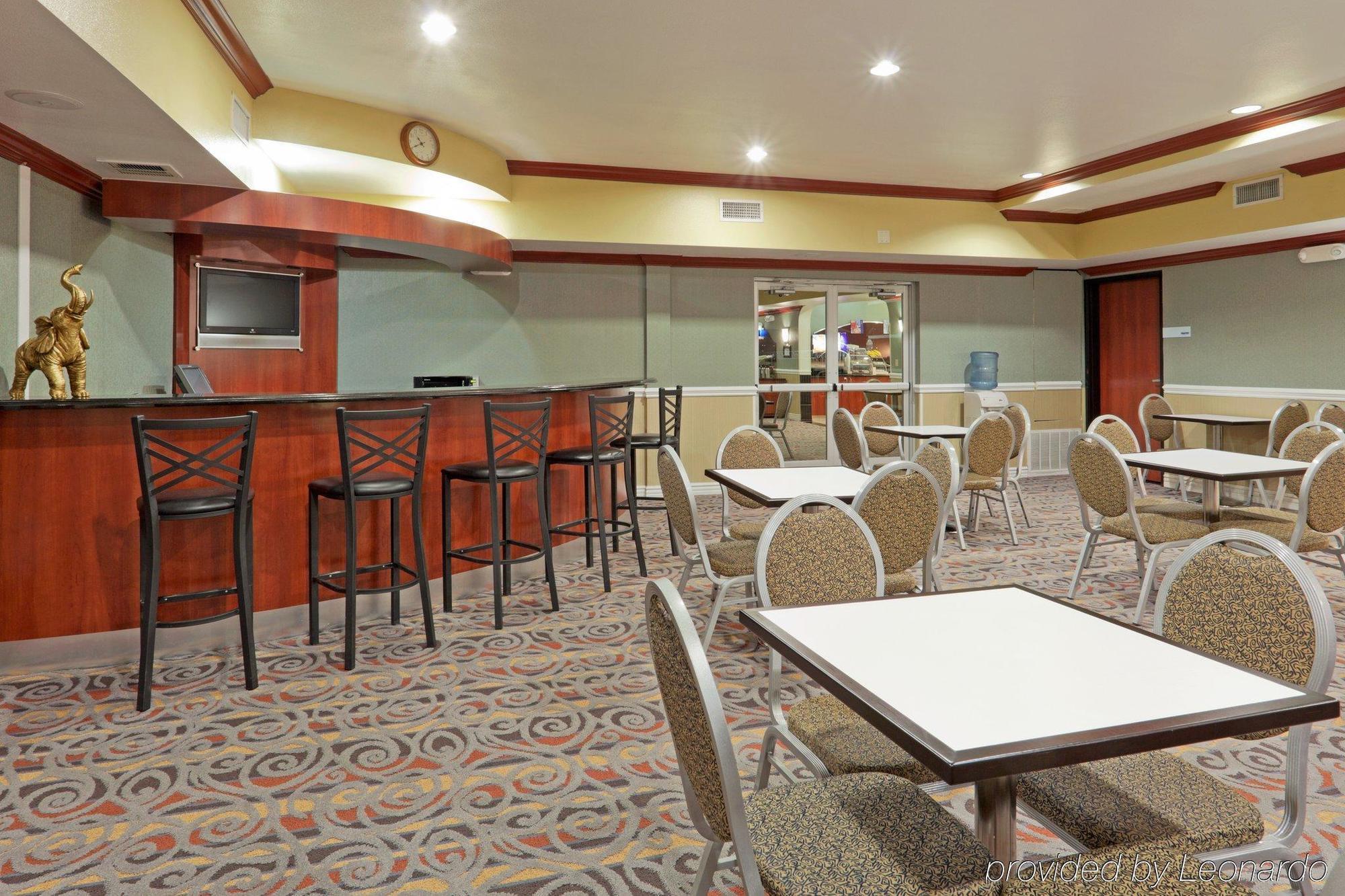 Holiday Inn Express & Suites Bakersfield Central Restauracja zdjęcie