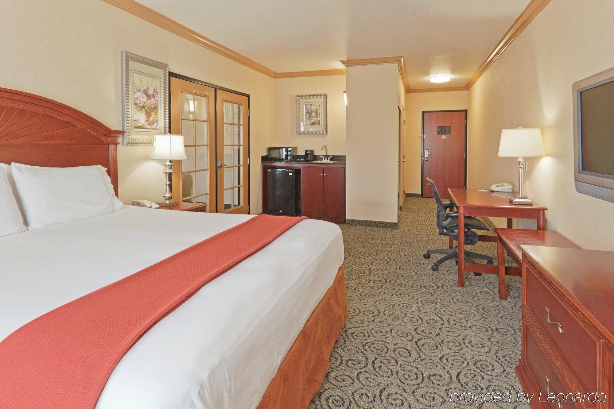Holiday Inn Express & Suites Bakersfield Central Pokój zdjęcie